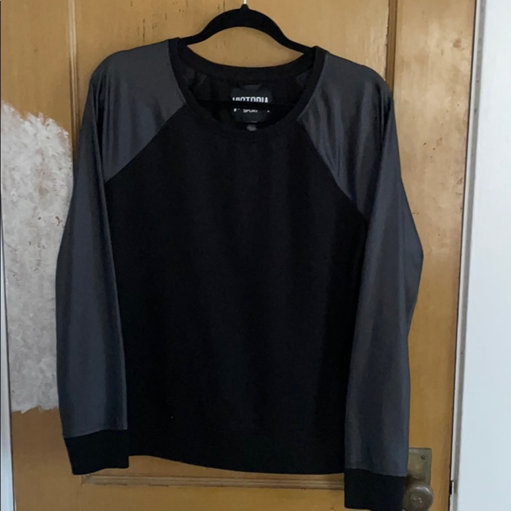 Victoria Sport Crewneck